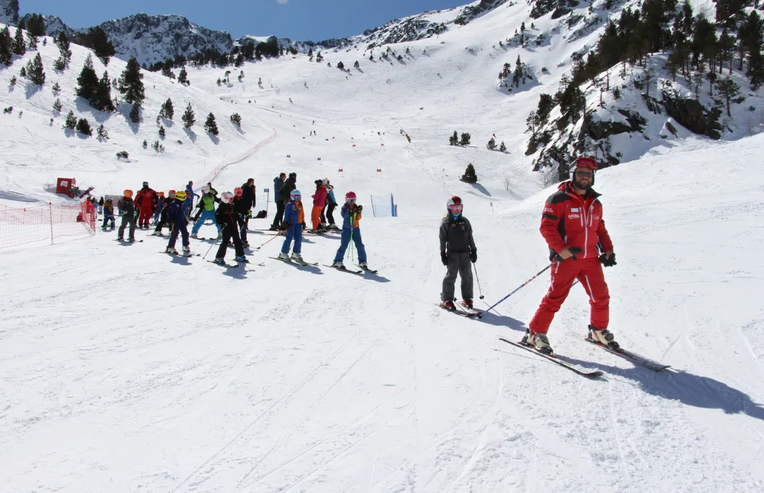 Jornada d'esquí escolar, activitat que s'ha reprès aquesta setmana.