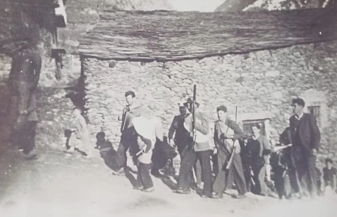 Els Contrabandistes, que també sortien a Canillo per Carnaval: aquesta fotografia és de la primera meitat del segle XX.