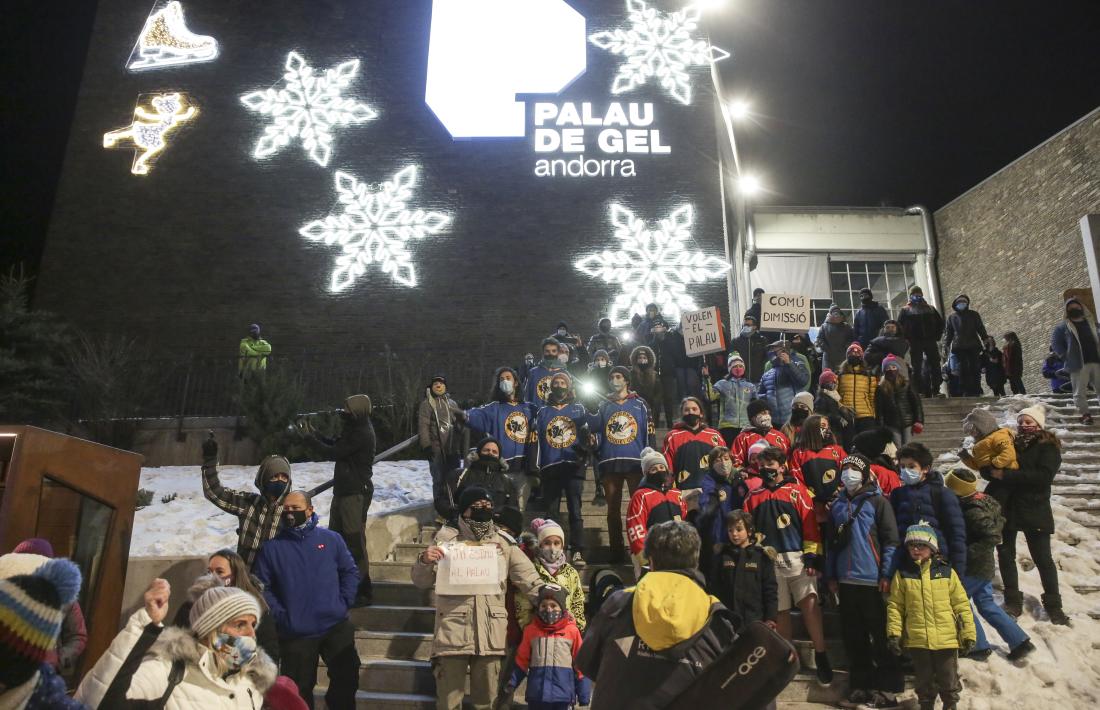 Cadena humana convocada l’endemà de Reis per reclamar un acord que eviti el tancament de l’equipament canillenc.