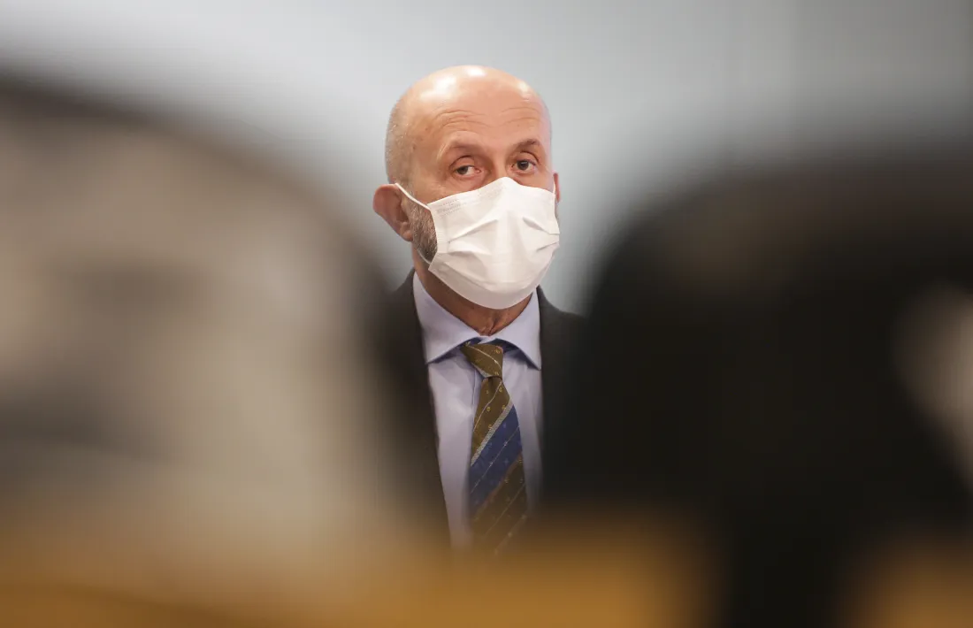 El ministre de Salut, Joan Martínez Benazet, en la compareixença d’ahir.