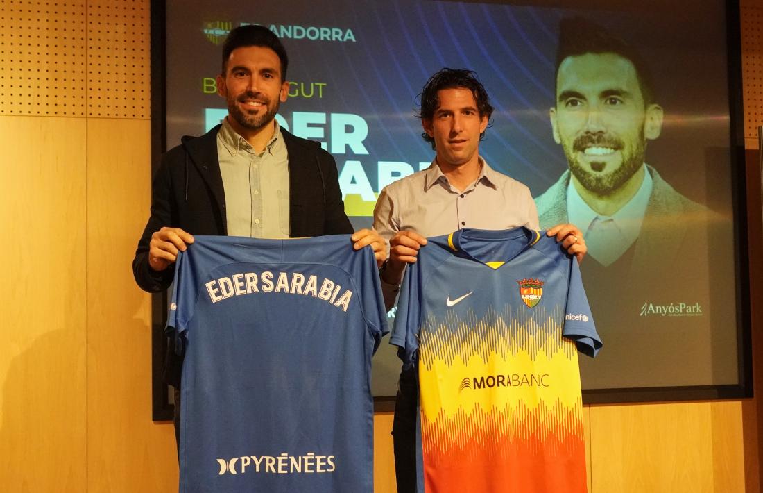 Eder Sarabia i Jaume Nogués, a la presentació oficial aquest matí. Foto: FC Andorra