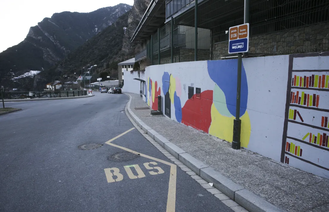La parada Escoles La Margineda on fins al setembre del 2019 arribava el bus.