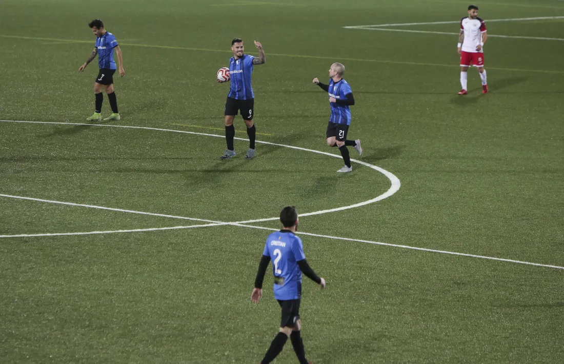 El nou davanter de l’Inter, Gerard ‘Hulk’ Artigas, celebra el gol de ‘Bruninho’. Foto: Facundo Santana