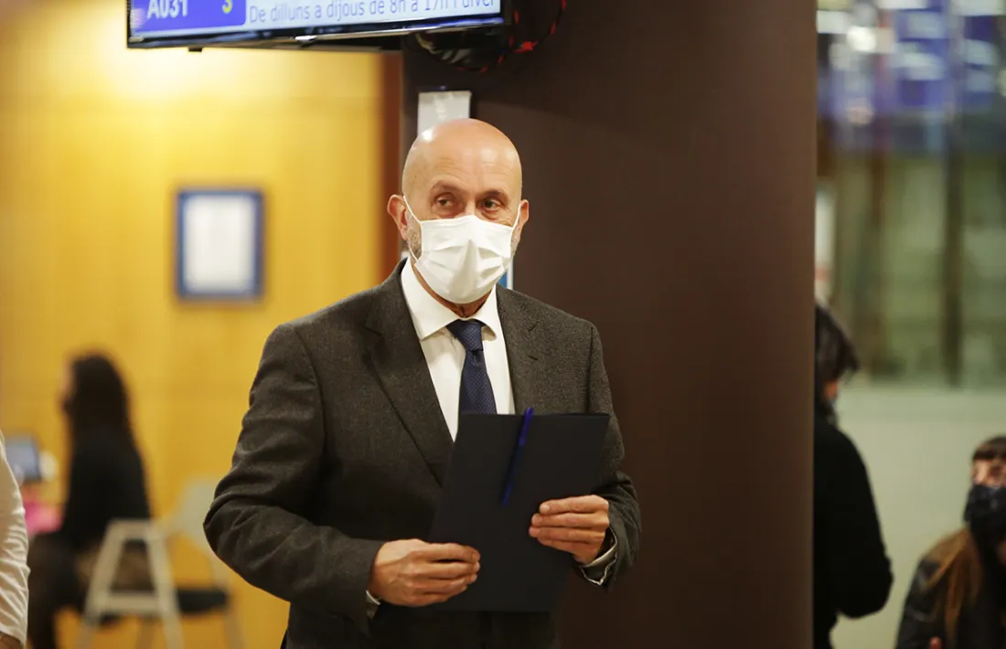 El ministre de Salut, Joan Martínez Benazet, moments abans de la roda de premsa d'aquest migdia.