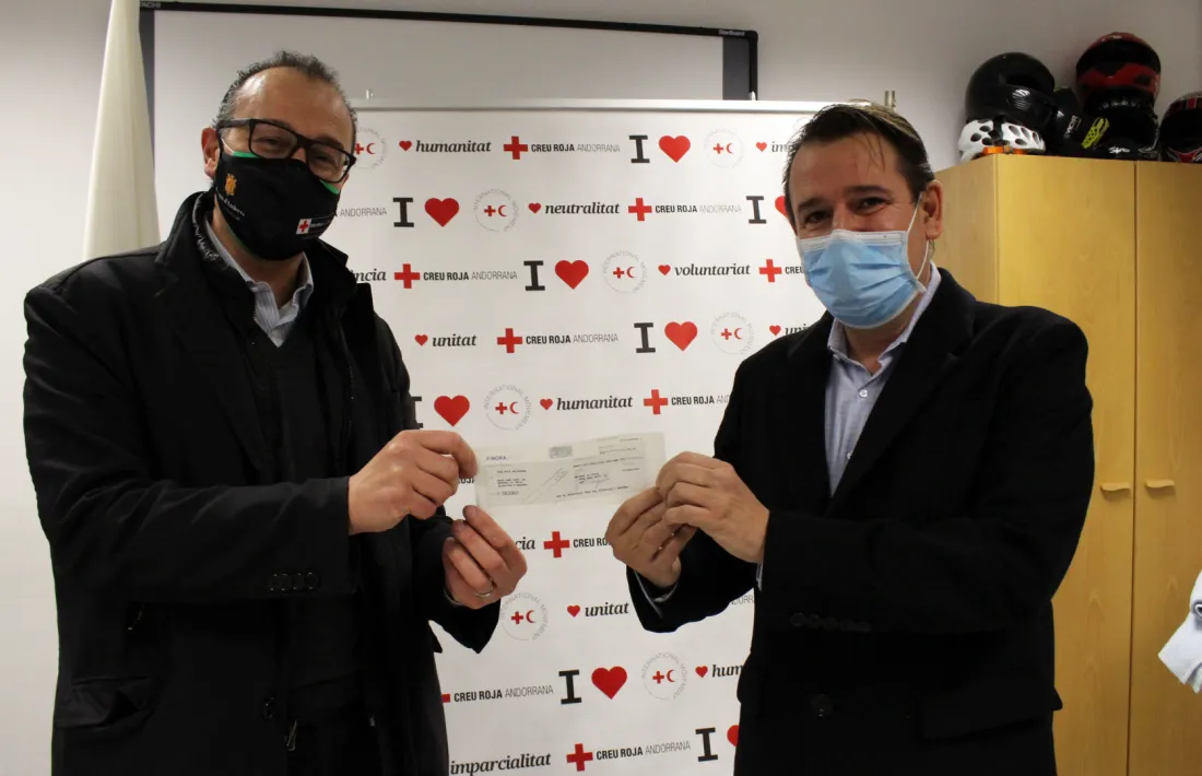 Moment de l'entrega del xec, aquesta tarda.