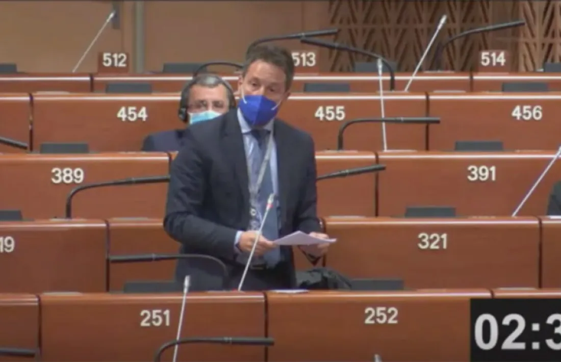 Un moment de la intervenció de Pere López a la sessió de l’APCE.