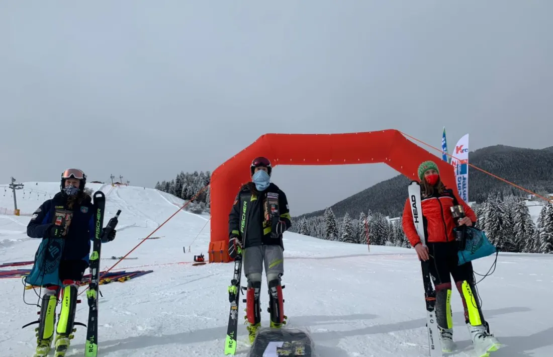 Carla Mijares, al lloc més alt del podi de l’eslàlom del Nacional júnior de San Marino. Foto: FAE