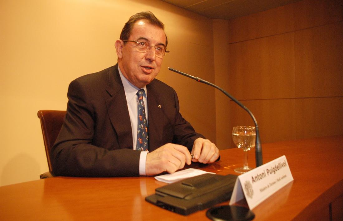 Antoni Puigdellívol en una compareixença com a ministre de Turisme i Medi Ambient.