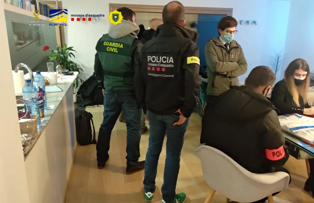 Agents durant la intervenció.