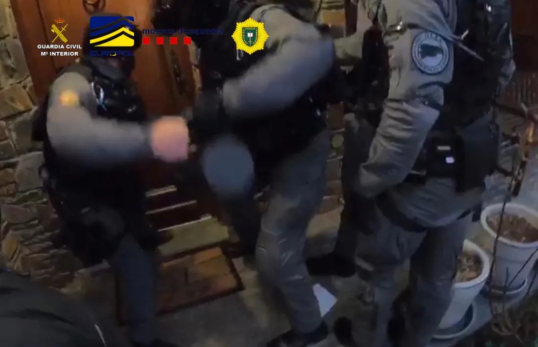 Agents durant la intervenció.