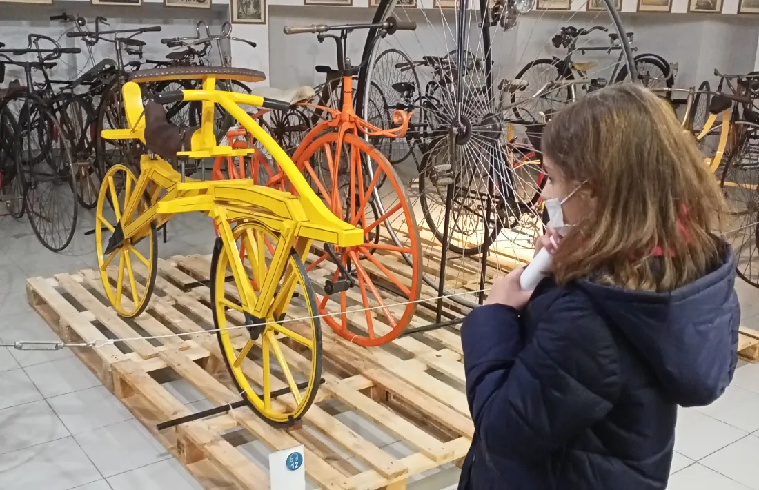 La draisina és el model més antic de la col·lecció Riberaygua, data de mitjans de segle XIX i és una protobicicleta, sense pedals ni cadena.