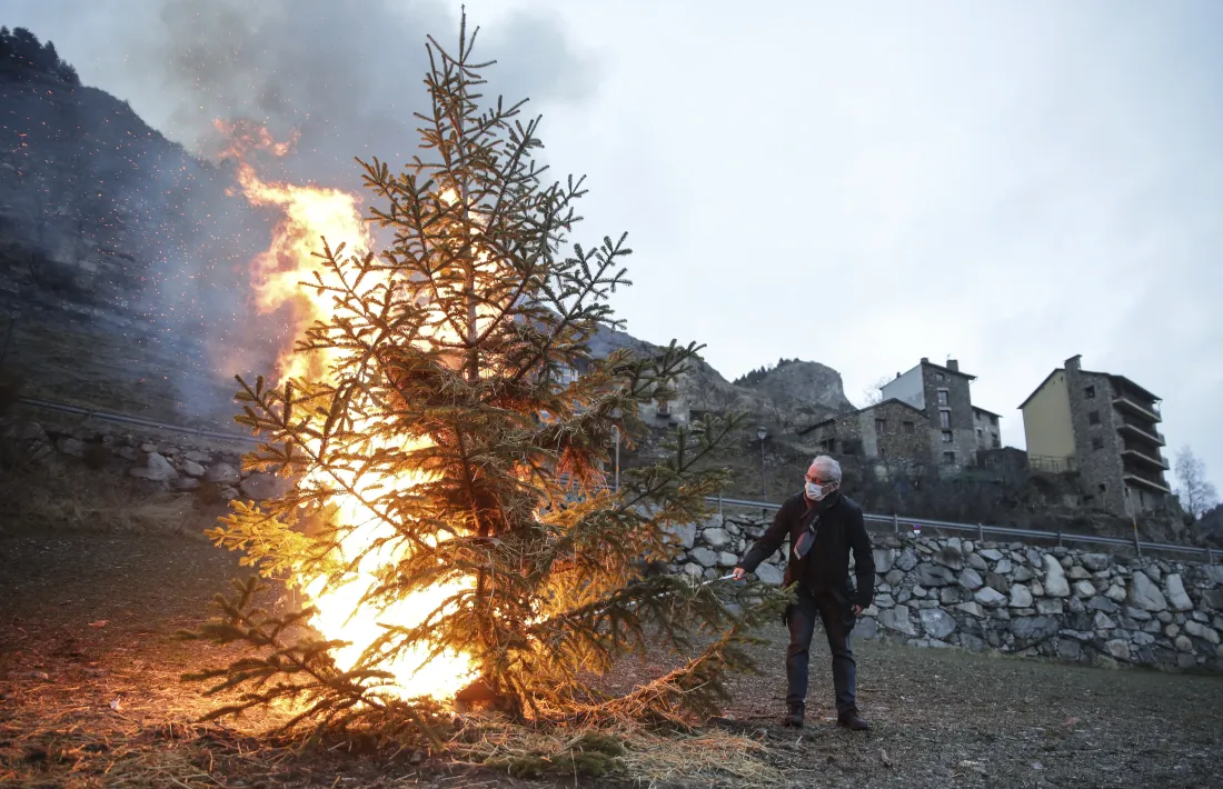 Un instant de la Crema del Gener, avui a Canillo.