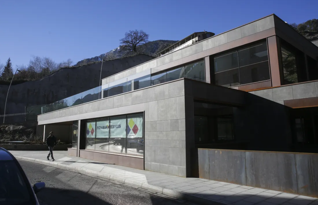 Estat actual dels treballs de construcció del tanatori nacional i les sales de vetlla comunals.