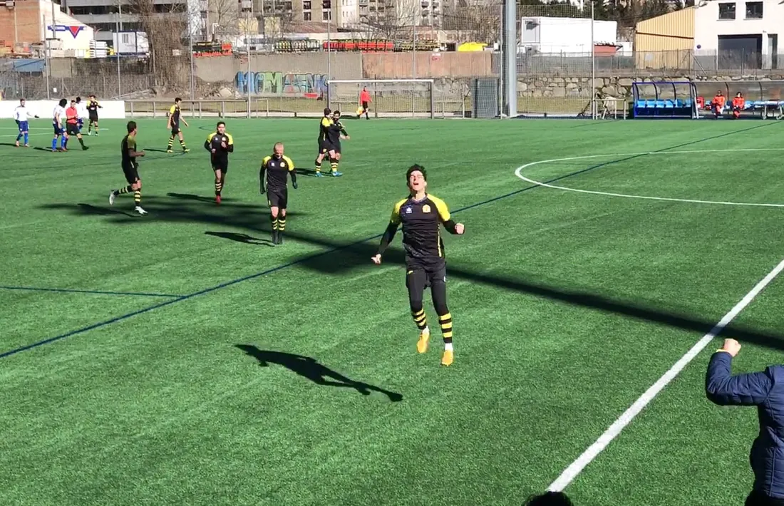 Javi López, de la UE Santa Coloma, celebra el gol de la victòria contra el Penya. Foto: FAF