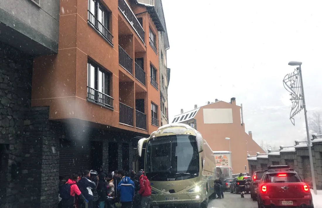Una imatge del carrer Fiter i Rossell en un dia de nevada.