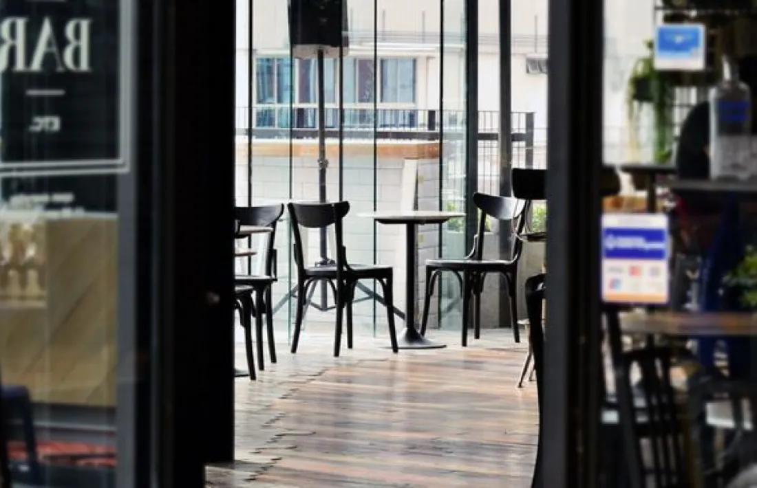 L'interior d'un bar.