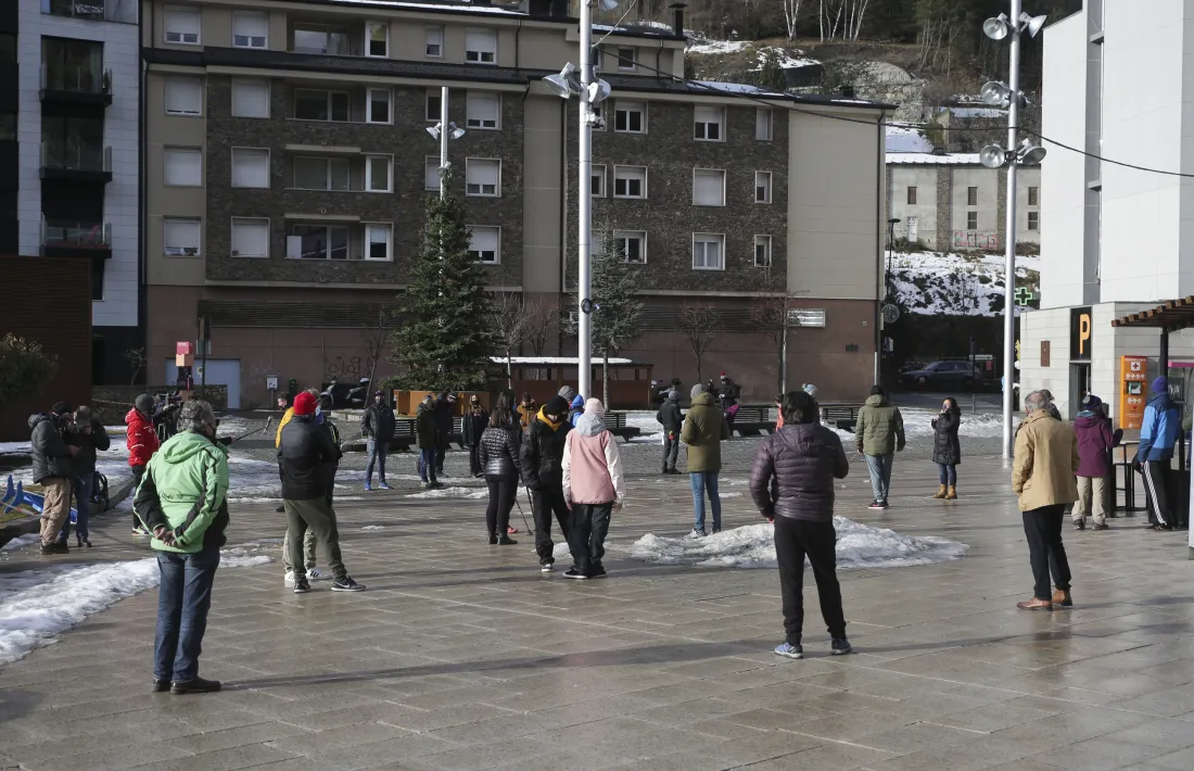 Els monitors d’EMAP a la plaça de les Fontetes, on van signar una carta per entregar a les cònsols de la Massana, fa 15 dies.
