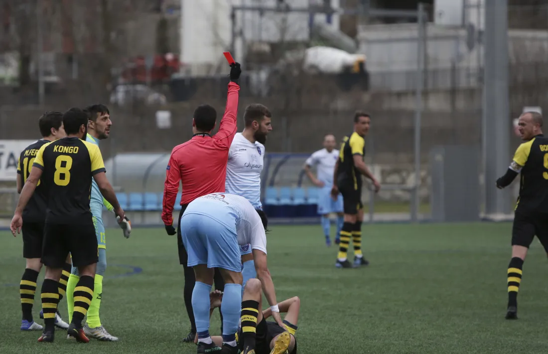  L’Atlètic Escaldes va acabar amb nou jugadors contra la UE Santa Coloma. Foto: Facundo Santana