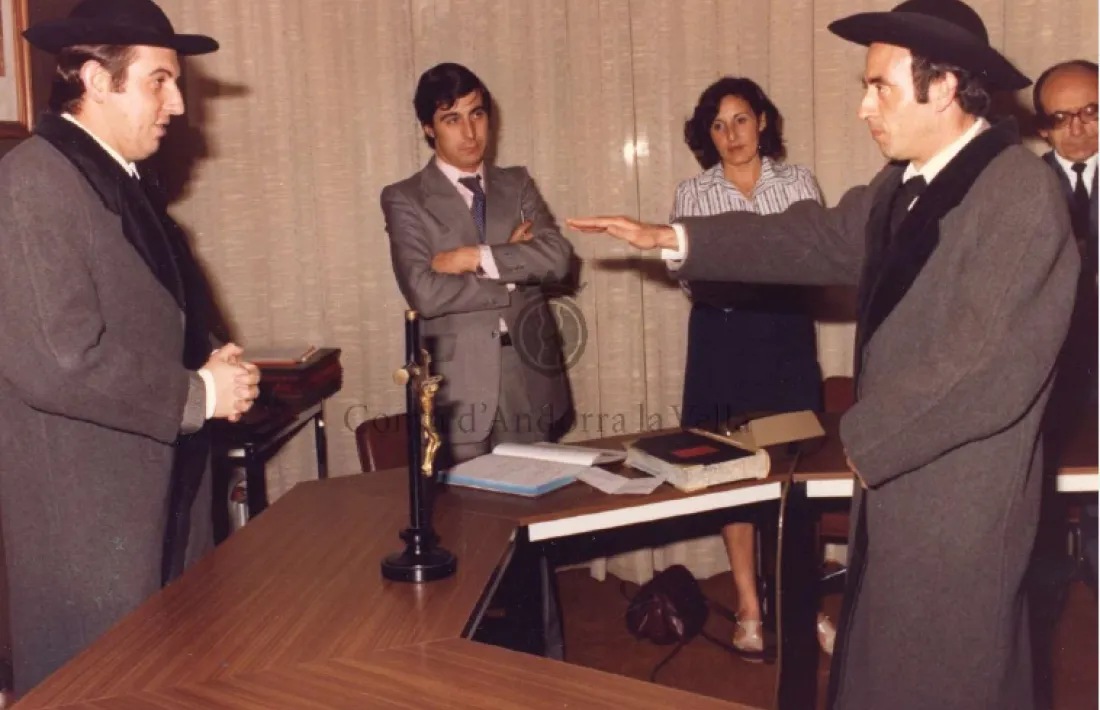 Antoni Puigdellívol, com a cònsol major, pren jurament a Joan Samarra com a cònsol menor.