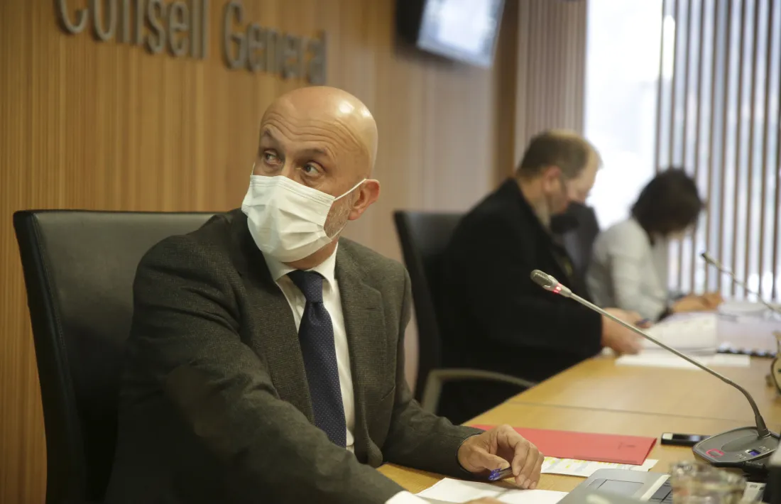 El ministre de Salut, Joan Martínez Benazet, durant la seva compareixença davant la comissió legislativa de Sanitat.