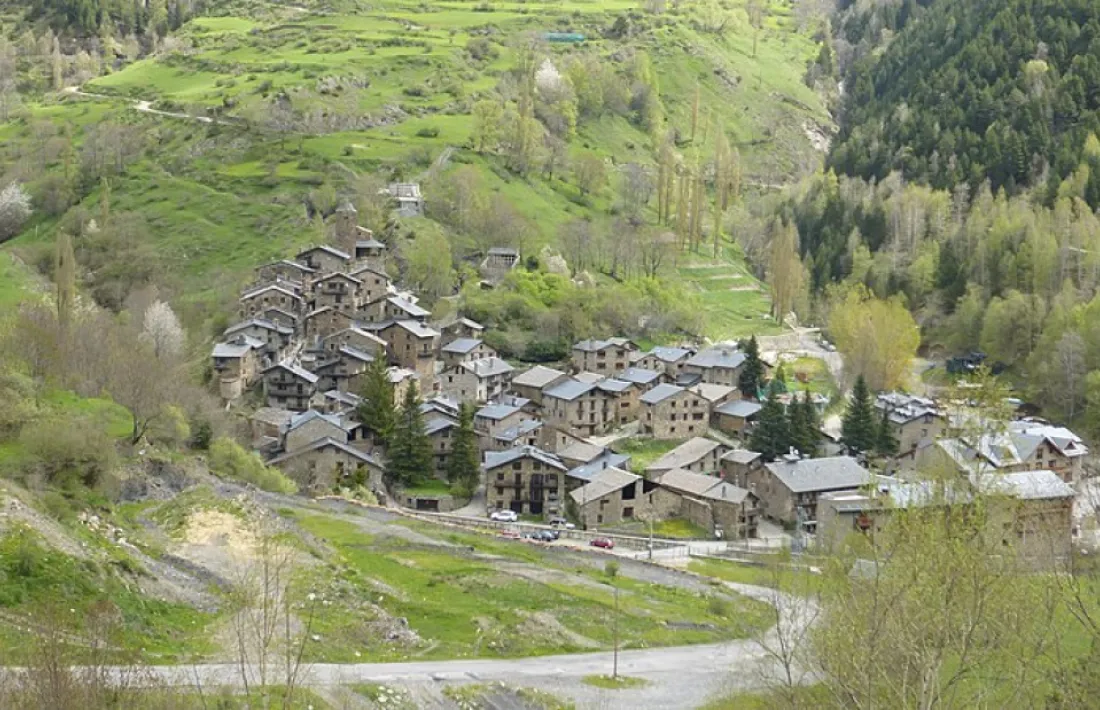 A Ós de Civís hi ha quinze cases ocupades enl’actualitat, i una dotzena de segones residències buides.