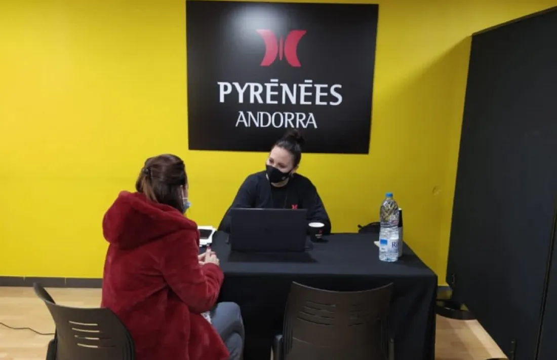 Aspirant a treballar al Punt de Trobada a l’oficina d’atenció de Pyrénées.