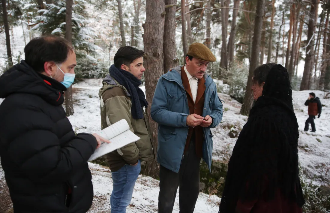  Franch, Trullenque, Casamajor i López repassen el guió abans de rodar.
