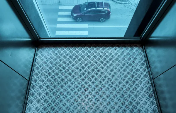 p._12_ascensors_placa_del_poble_-_facundo_santana