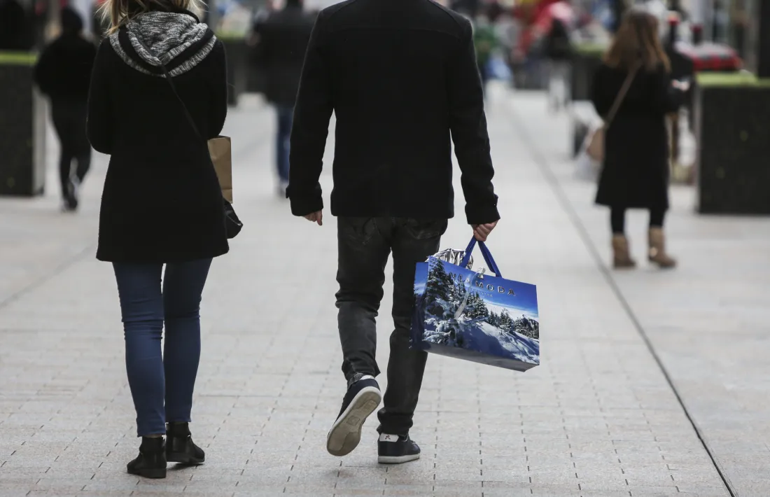 El grup del vestit i calçat va ser el que va tenir un comportament més deflacionista el mes passat.