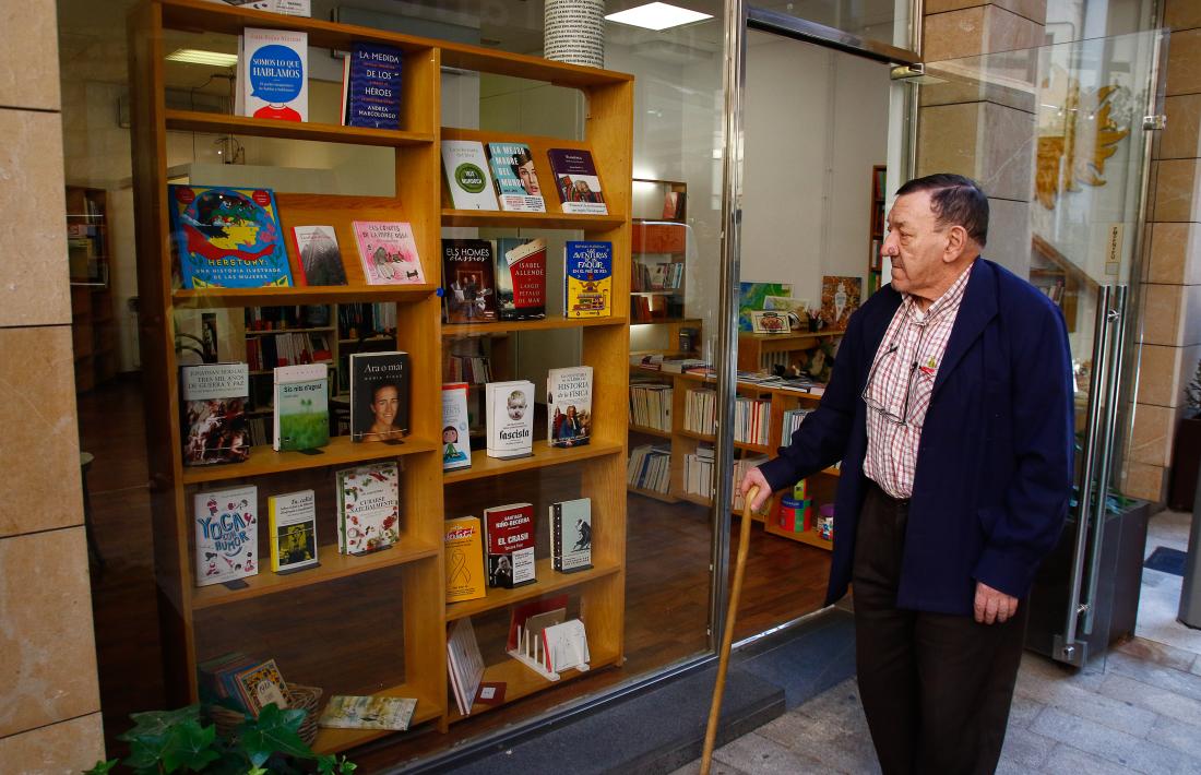 Antoni Morell va ser un dels primers clients a desfilar per l’últim local de la Puça, al carrer de la Llacuna, que va obrir al juny del 2019 i que tancarà el 27 de febrer.