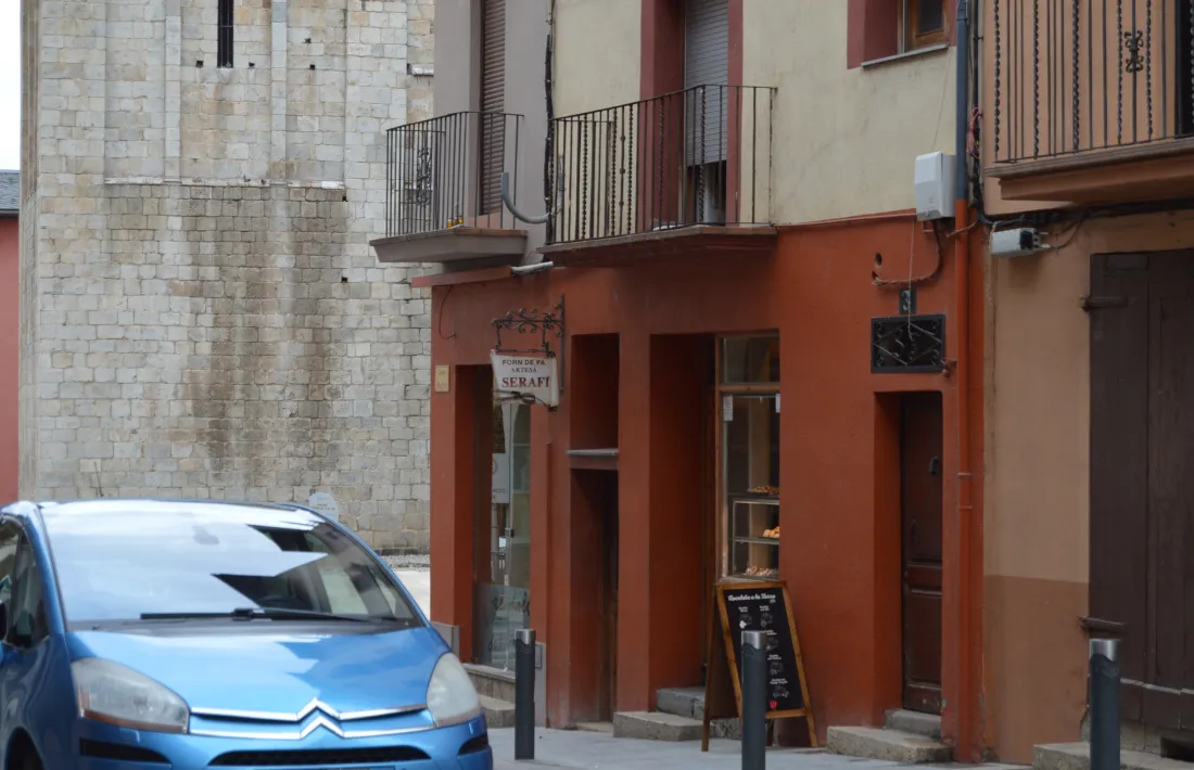 Vista d’un dels carrers cèntrics de la capital alturgellenca