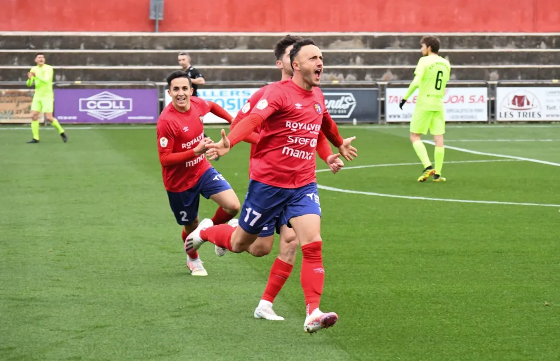  L’extrem de la UE Olot, Jordi Xumetra, va ser el botxí de l’FC Andorra a la primera part amb els dos primers gols.Foto: Twitter UE Olot