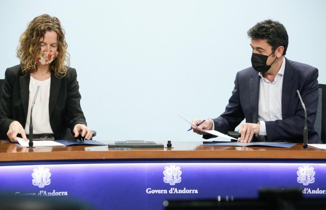 Sílvia Calvó i Josep Àngel Mortés han signat el conveni.