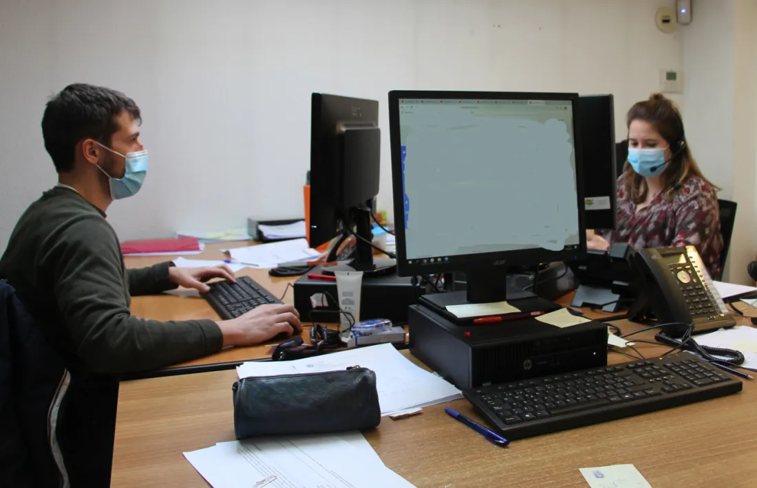 Dos traçadors a l'Oficina Covid.