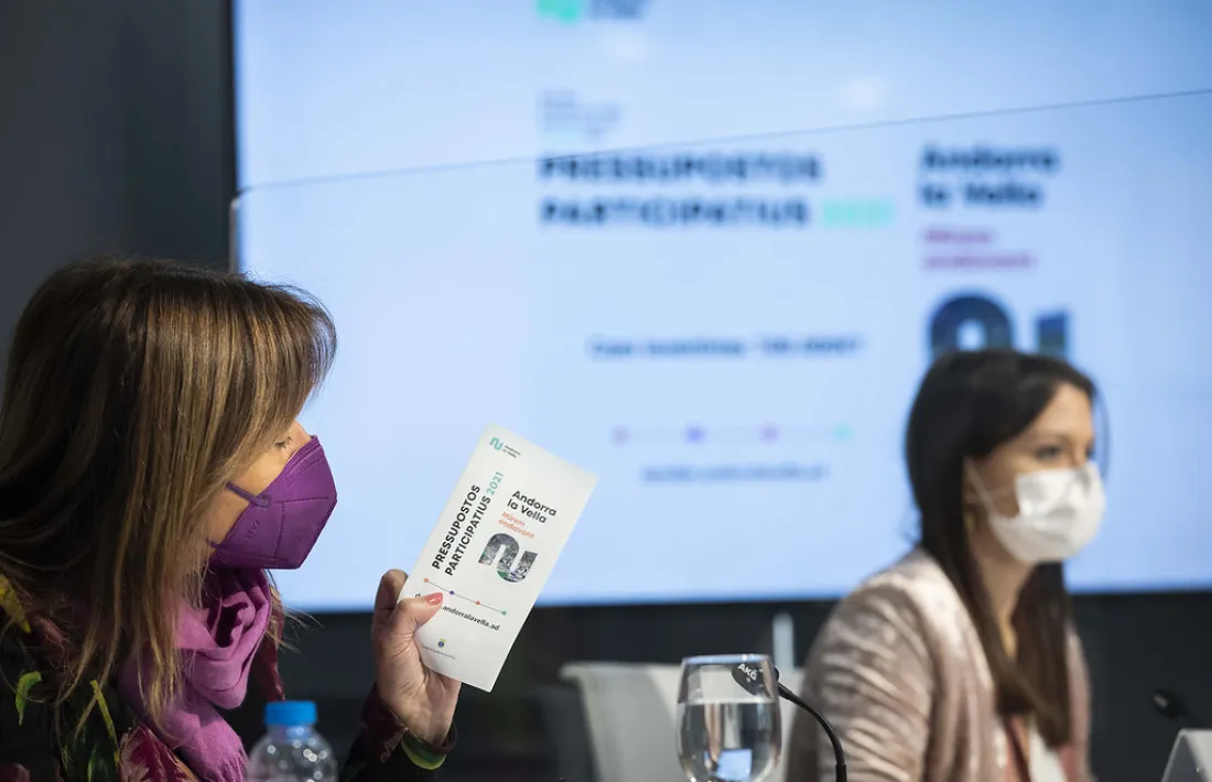 Conxita Marsol i Meritxell López en la presentació dels pressupostos participatius, ahir.