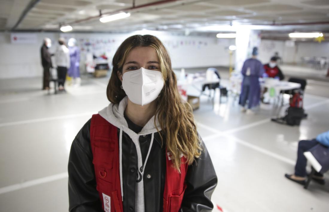 Adelia Vitorino a l’‘stop lab’ de Prat de la Creu on fa habitualment de sanitària i ara de coordinadora.