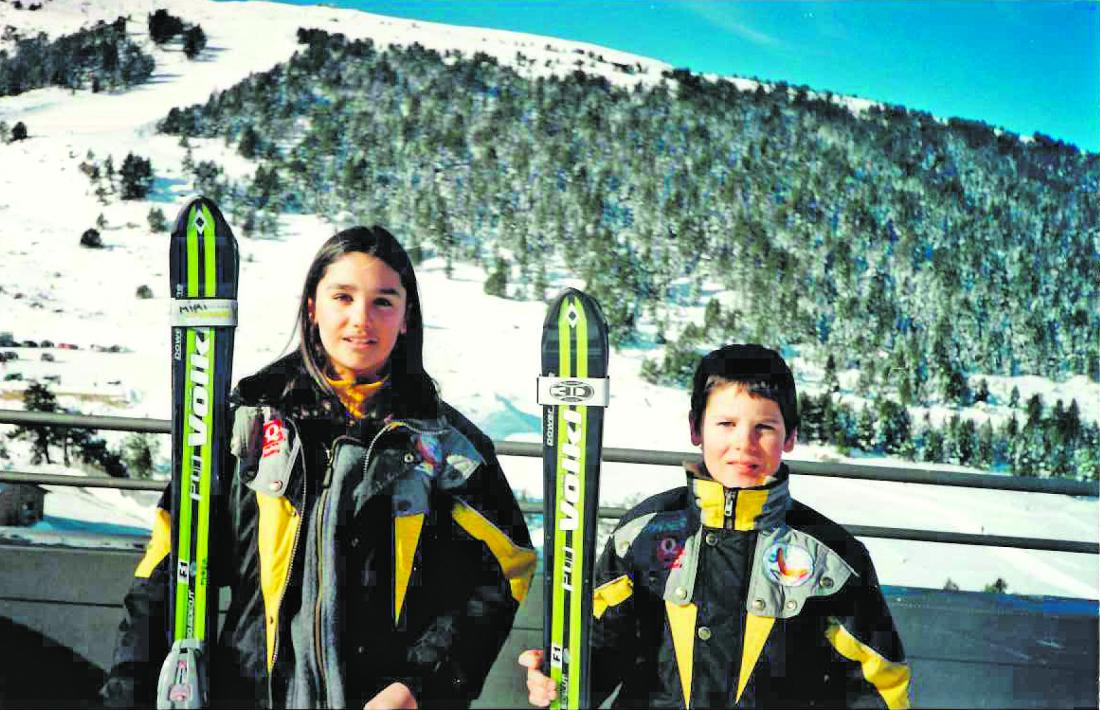 Mireia ‘Mimi’ Gutiérrez i Kevin Esteve, dos esquiadors que han format part de l’equip nacional i que sempre han estat units per l’amistat. Foto: Foto cedida per Kevin Esteve