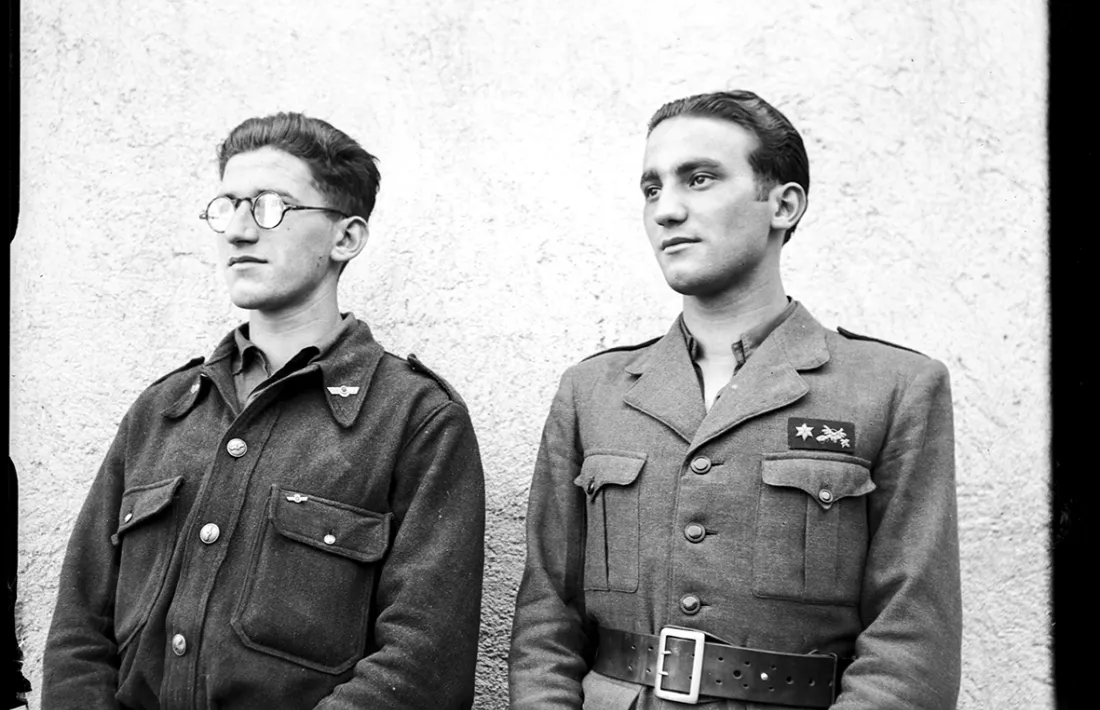 Aviador republicà i alferes de l’exèrcit de terra.