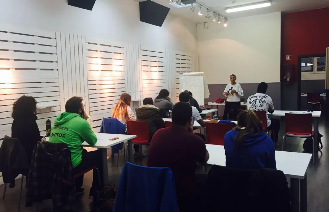 Cristina Segura en una xerrada anterior al Punt d'informació juvenil d'Encamp.