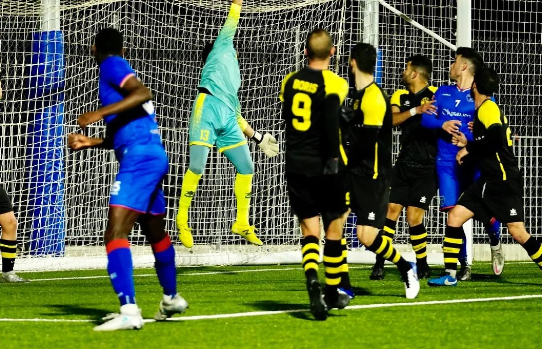 Ferran Pol refusa una ocasió de Gilson Correia. Foto: Facebook Atlètic Club Escaldes