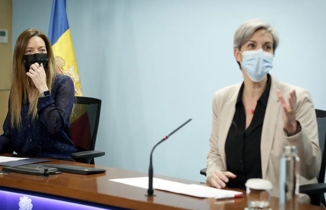 Helena Mas i Cristina Pérez durant la compareixença d’ahir al matí per fer balanç del SIAD.