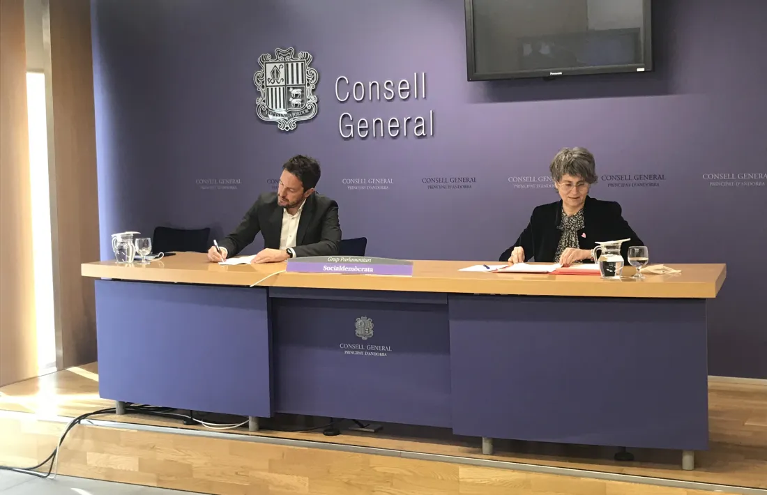 Els consellers socialdemòcrates Pere López i Susanna Vela en la compareixença d’ahir al Consell General.