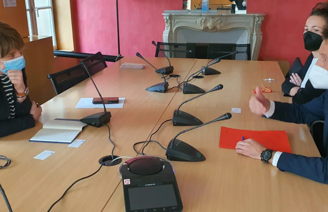 Un moment de la reunió de Salazar i López amb Cazebonne.