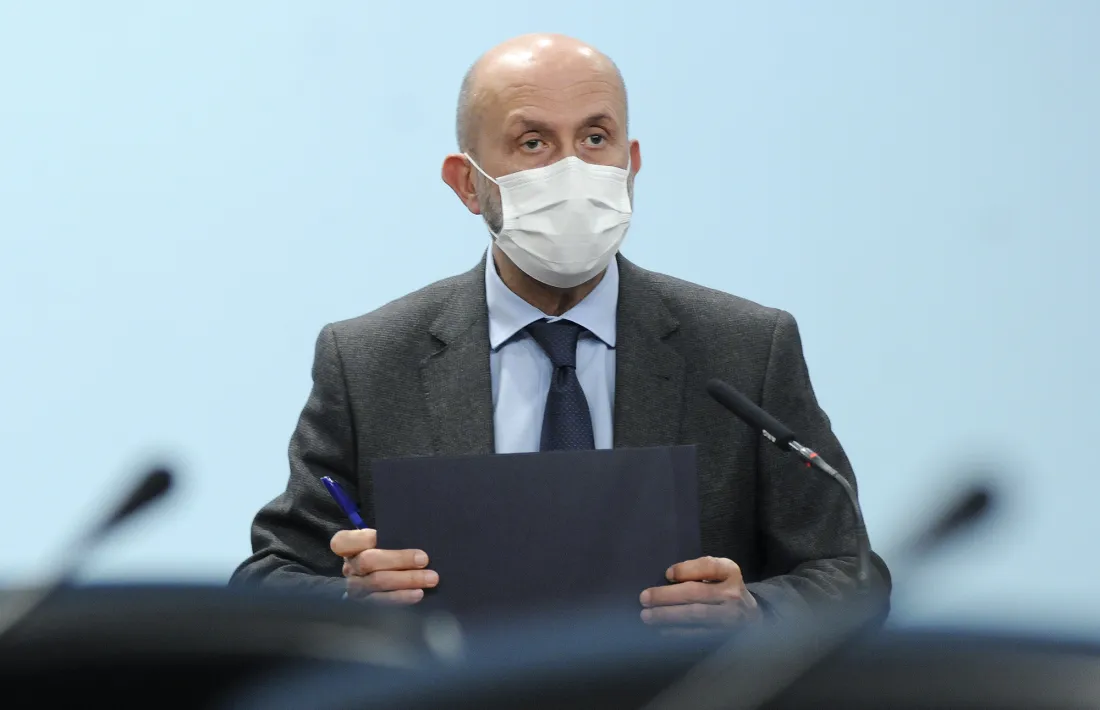 El ministre de Salut, Joan Martínez Benazet, en la roda de premsa d'aquesta tarda.