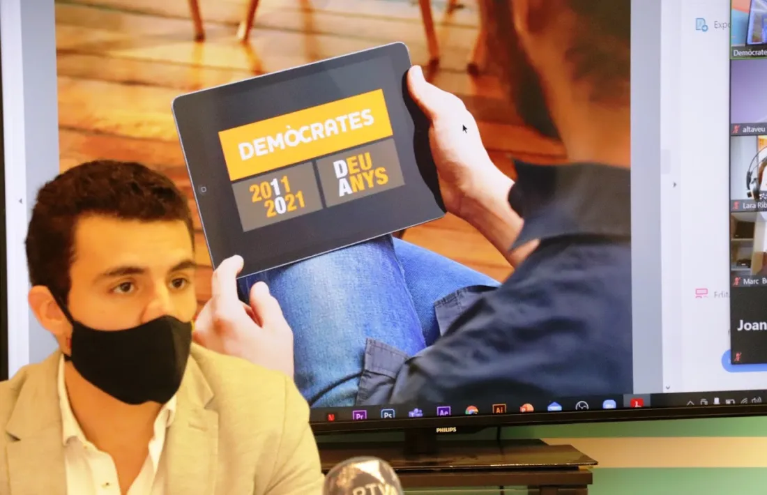 El secretari de comunicació de DA, Jordi Ribes, ha presentat la nova imatge del partit pels deu anys.