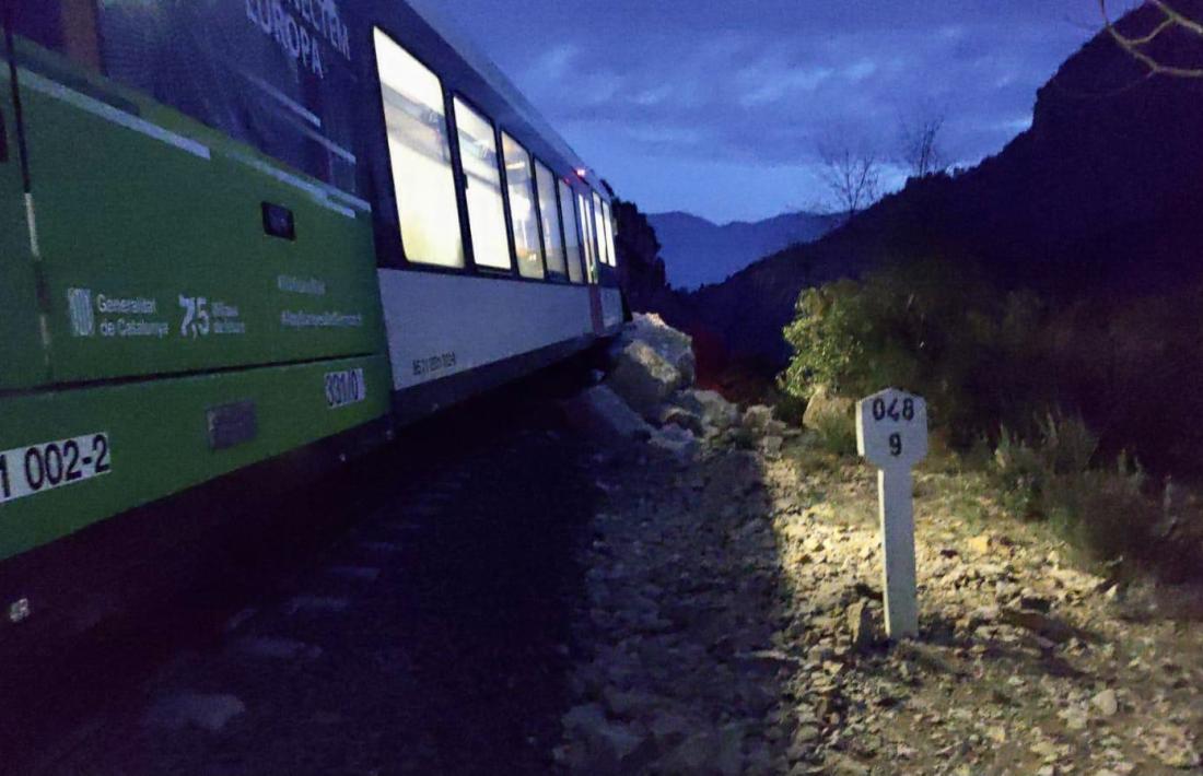 El tren de la línia de la Pobla de Segur accidentat.