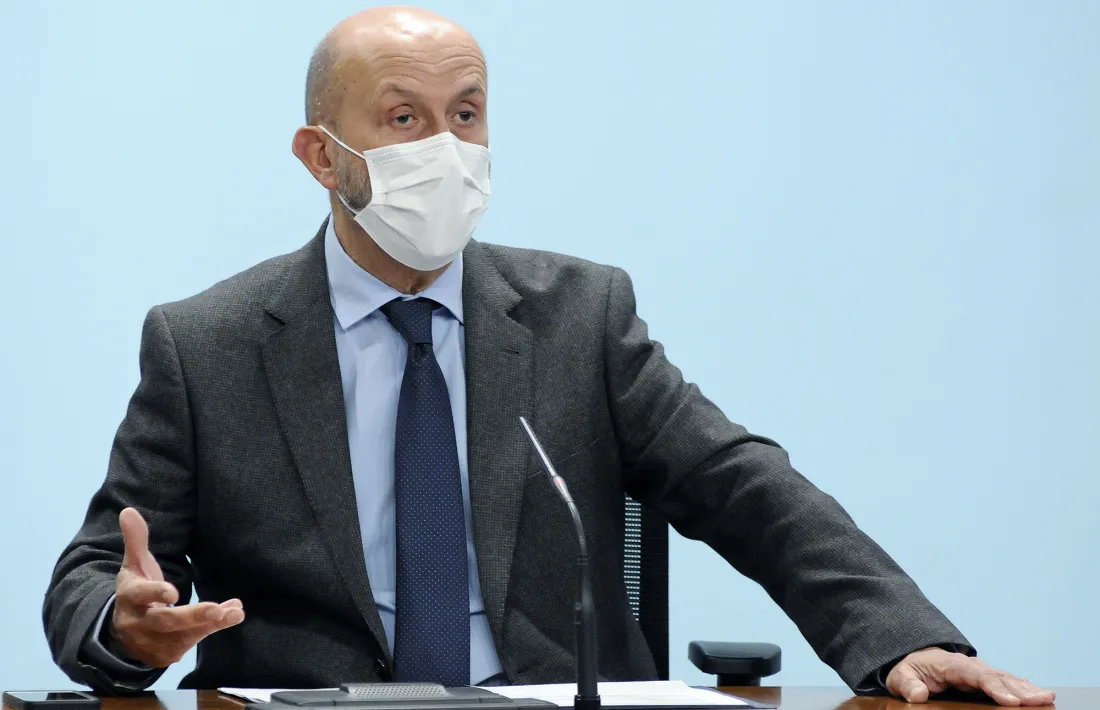 El ministre de Salut, Joan Martínez Benazet, en la compareixença d'aquest migdia.