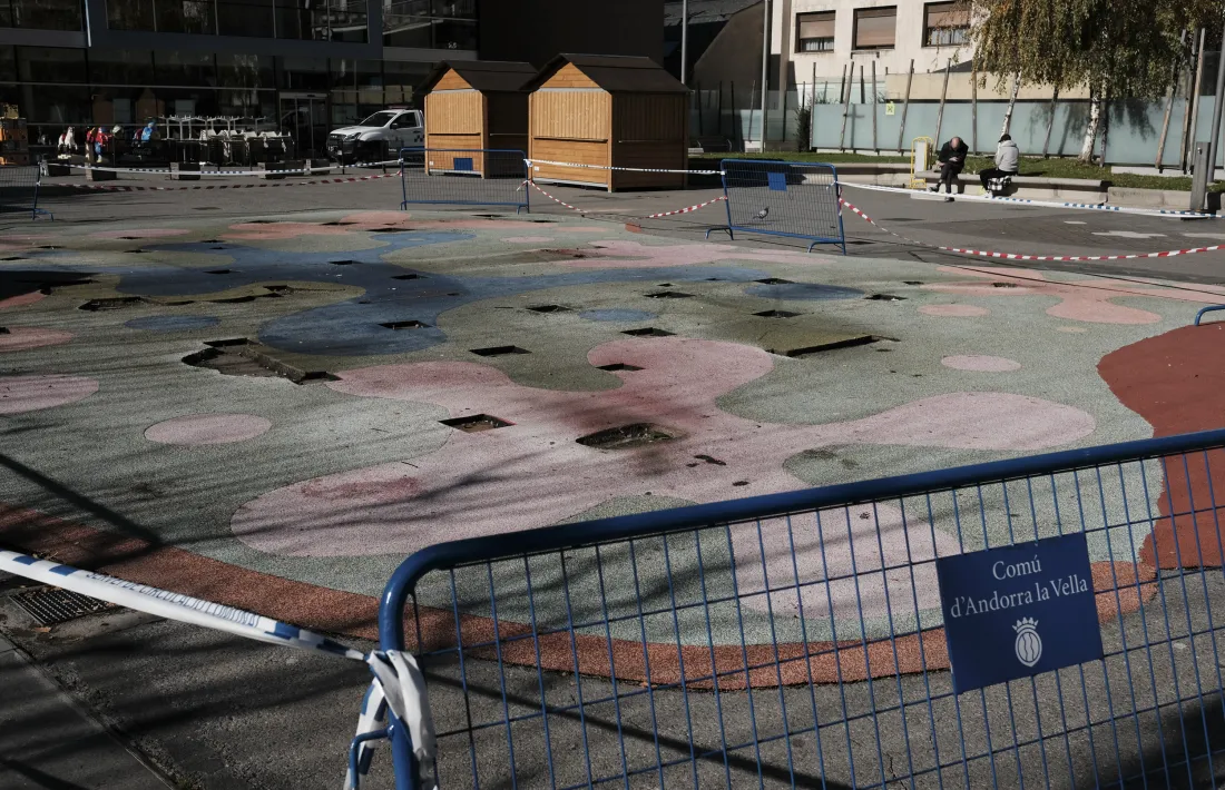 La zona on hi havia el parc infantil, desmuntat abans de Nadal.