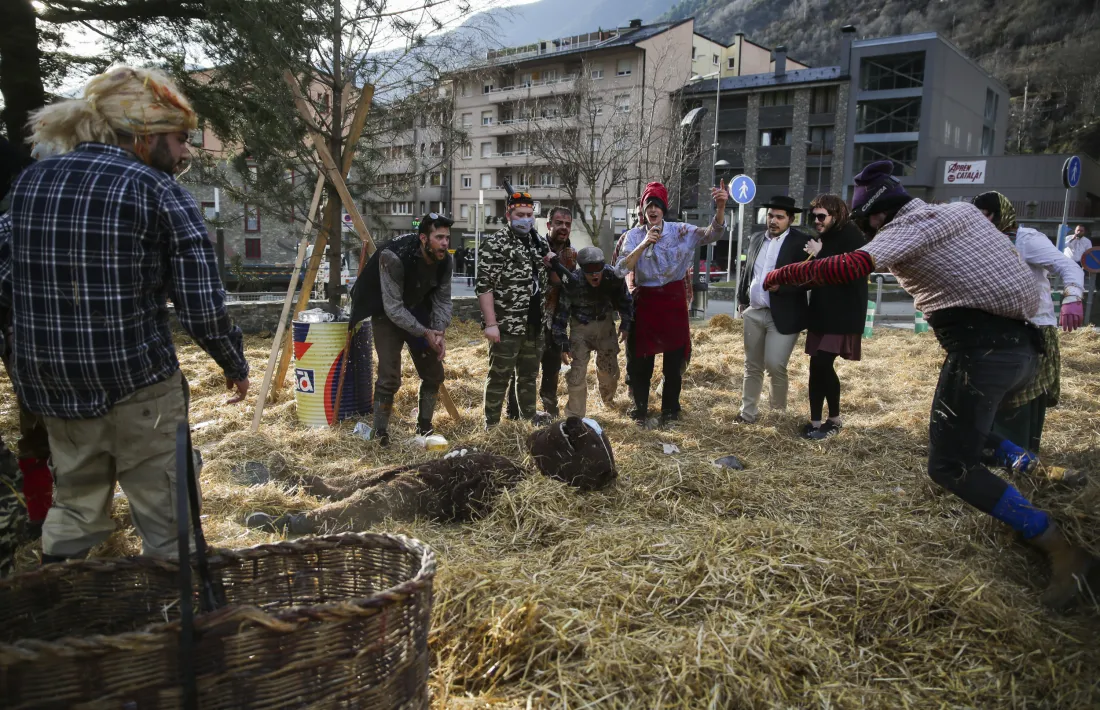 Malgrat les mesures sanitàries, Encamp va poder celebrar al febrer el Ball de l’Ossa, com cada Dilluns de Carnaval des dels anys 50. 