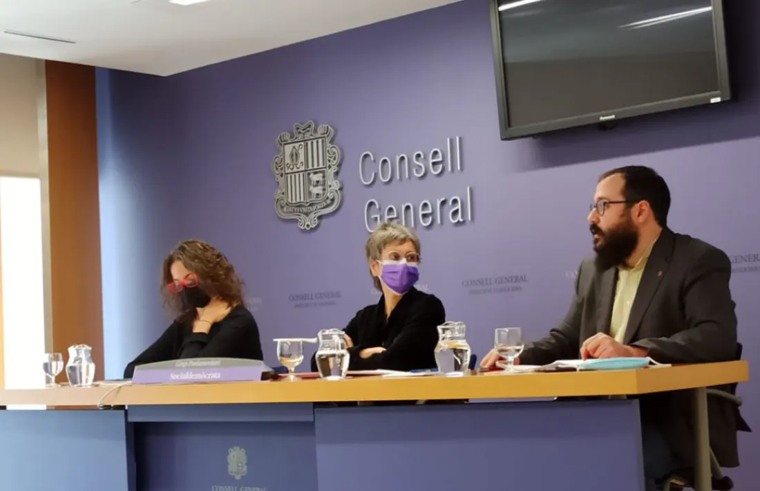 Judith Salazar, Susanna Vela i Carles Sánchez en la compareixença d’aquest migdia.